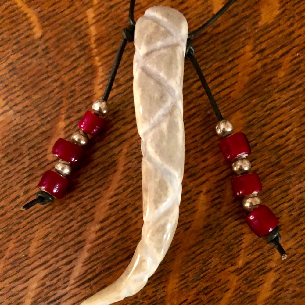 Carved deer antler/white hearts bead necklace!